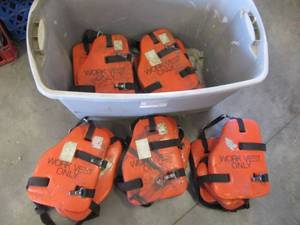 lot 3253 image: 5 ADULT WORK VEST  PERSONAL FLOTATION DEVICE MODEL INV-223