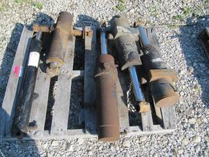 lot 1632 image: Pallet of Hydraulic Rams