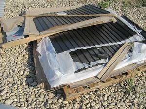 lot 1636 image: Metal Storage Shed with Flex Vinyl Roof _ We estimate it to be 4 x 4