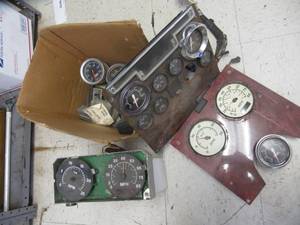 lot 3179 image: BOX WITH PETERBILT GUAGES