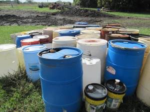 lot 1639 image: APPROX 25 55 GALLON BARRELS  15 30  GALLON 15 5 GALLON BUCKETS