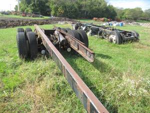 lot 1641 image: HENDRICKSON 40,000 LB WALKING BEAM CUT OFF 4.33 RATIO