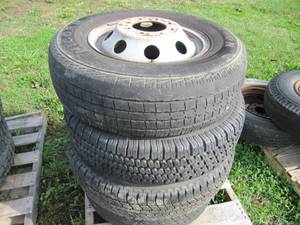 lot 1643 image: SET OF 4 DUALLY TIRES AND WHEELS LT-22575R X16 8 HOLE WHEELS