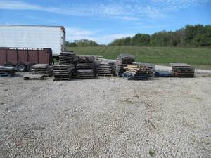lot 1644 image: LARGE LOT OF PALLETS VARIOUS SIZES