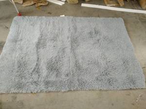 lot 44217 image: 4ft fuzzy grey area  bathroom rug