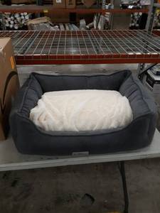 lot 44333 image: Pet Fusion Dog Bed