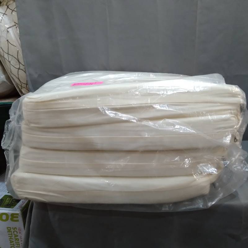 lot 51824 image: BLAZING NEEDLES 19INCH DEEP X 20INCH W CUSHIONS