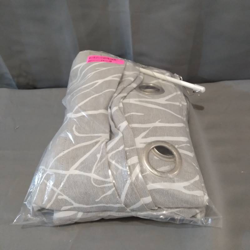 lot 51919 image: PORCH AND DEN DAVIS PATIO GROMMET