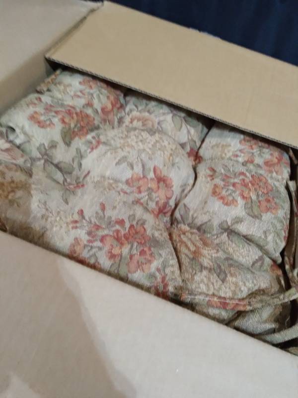 lot 51995 image: DECORATIVE CHAIR CUSHION