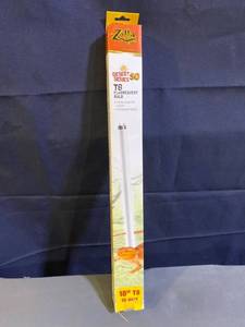 lot 9570 image: Zilla UVB Fluorescent Bulb 18 inch