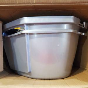 lot 9598 image: ENCLOSED CAT LITER PAN