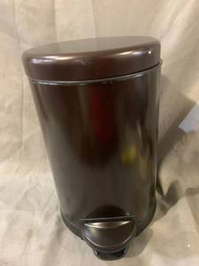 lot 9760 image: Mini Desk Step On Trash Can