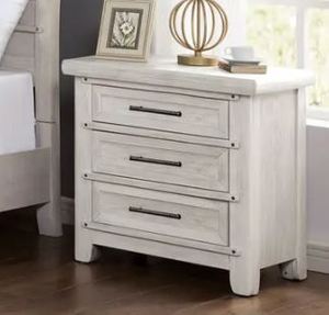lot 9719 image: Furniture of America Ulby Traditional White Solid Wood Nightstand Retail$480.99
