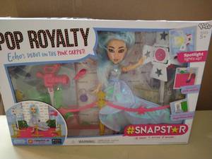 lot 2195 image: #SNAPSTAR Pop Royalty Echos Debut on the Pink Carpet