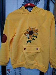 lot 41990 image: Size small bright yellow hooded shirt with sunflower patch
