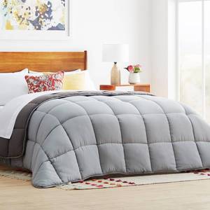 lot 30962 image: Linenspa All-Season White Down Alternative Comforter