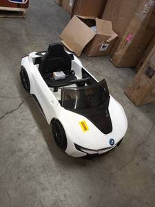 lot 23206 image: BMW electric car has charger