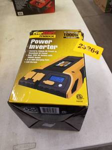 lot 23264 image: EVERSTART 1000 Watt Power Inverter wUSB (PC1000E)