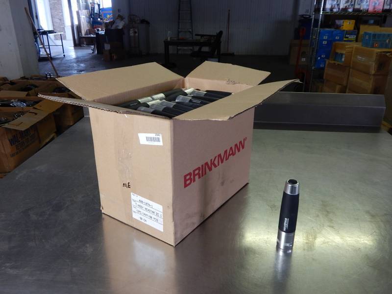 lot 2042 image: Large Case of Brinkmann Flashlights