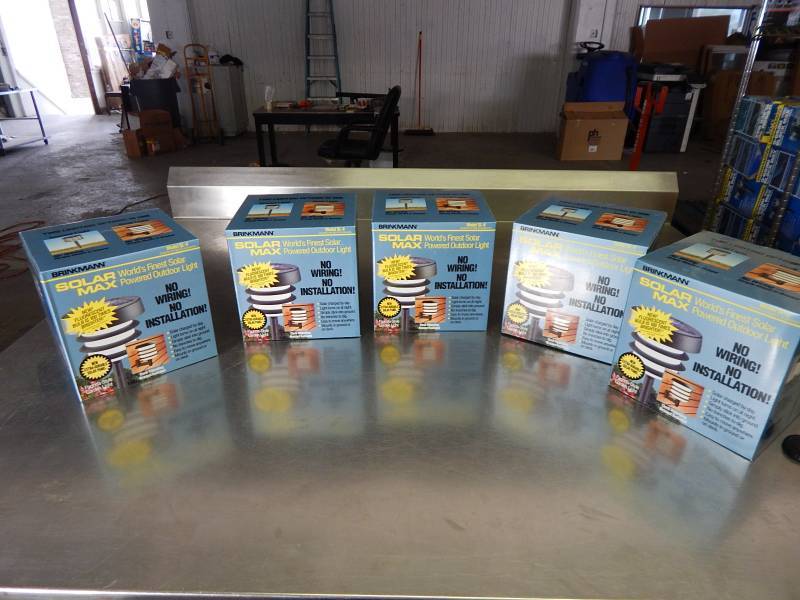 lot 2088 image: Lot of 5 Solar Max Outdoor Lights