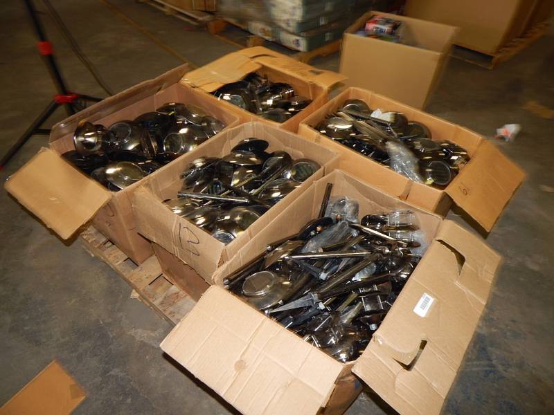 lot 2110 image: Large Lot of LED Pathway Accent Lights