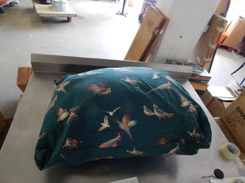 lot 2114 image: Large Dog Pheasant Dog Bed