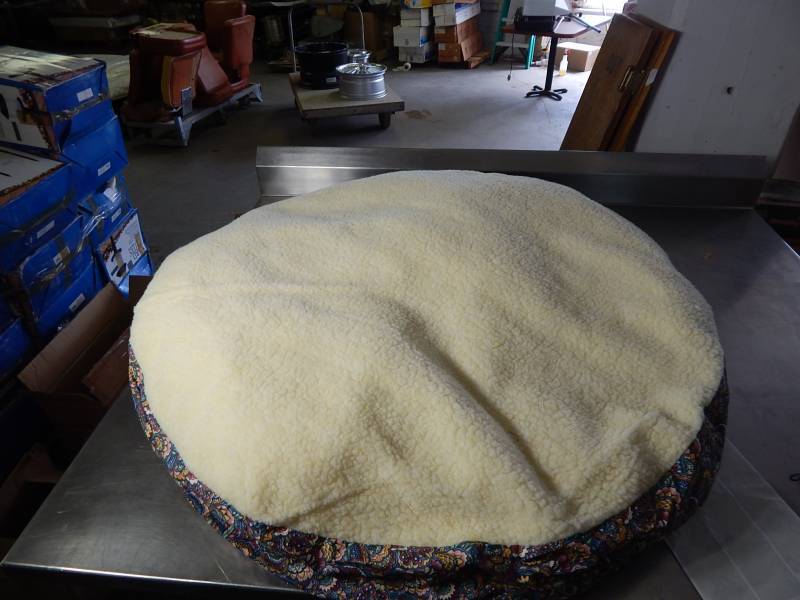 lot 2119 image: Large Dog Bed