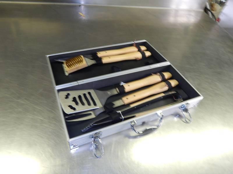 lot 2152 image: Lot of Grill Cooking Utensils