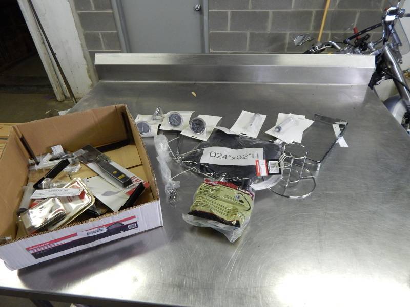 lot 2161 image: Lot of Misc Grill PartsHardware