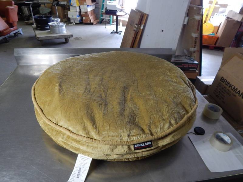 lot 2116 image: Kirkland Large Dog Bed