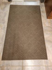 lot 24675 image: Exterior Rug Brown
