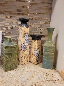 lot 24692 image: Lot of 4 Home Decor Vases and Candle Set