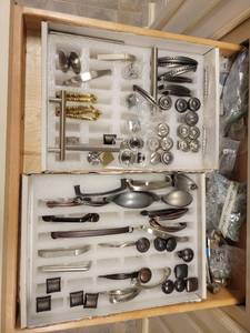 lot 24711 image: Drawer Full of Kitchen Handles