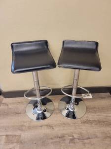 lot 24728 image: Lot of 2 Barstool - Adjustable
