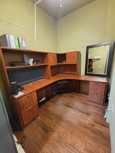 lot 24748 image: L Shape Cherry Color Office Desk with Hutch - DESK AND HUTCH ONLY