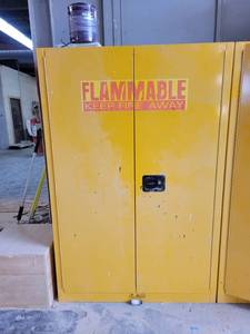 lot 24833 image: Edsal Safety Storage Cabinet - CONTENTS INCLUDED