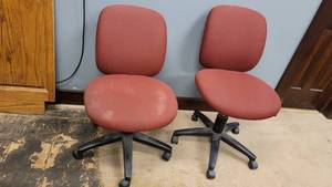 lot 24874 image: Lot of 2 Red Adjustable Office Chairs