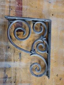lot 24803 image: 2 Wrought Iron Bracket