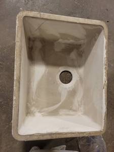 lot 36691 image: White Plastic Sink