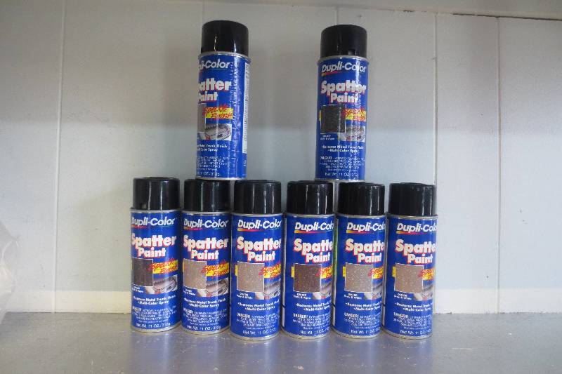 lot 2056 image: LOT OF 8 DUPLICOLOR  SPATTER PAINT DM100 GRAY & WHITE