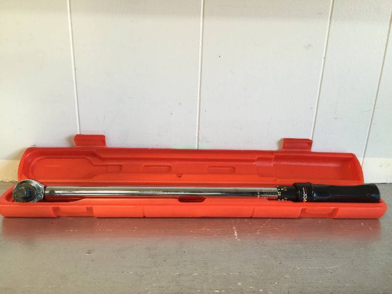 lot 2027 image: PERFORMANCE TOOL TORQUE WRENCH