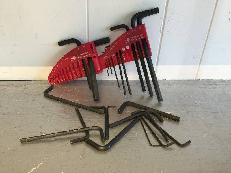 lot 2053 image: PERFORMANCE TOOL L - TYPE WRENCH SET  