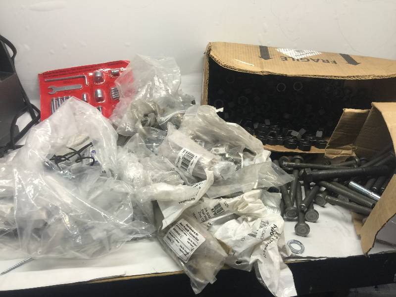 lot 2129 image: LOT OF MISC ITEMS