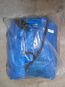 lot 2982 image: Large Blue Zippered Bag
