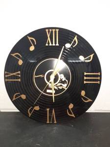lot 3059 image: Vinyl Clock