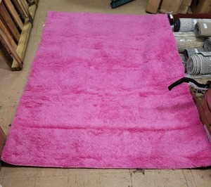lot 41476 image: 7.5 x 6.3 Pink Velvet Shag Rug