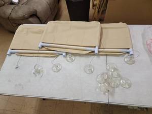 lot 41487 image: Suction Cup Holder Baskets