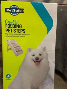 lot 20901 image: PetSafe Folding Pet Steps