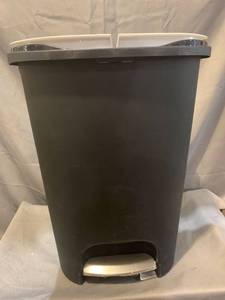 lot 58425 image: Rubbermaid 2019 Version Step-on Lid Trash Can For Home, Kitchen, And Bathroo