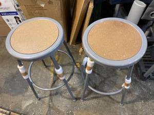 lot 58445 image: Counter Height Stools